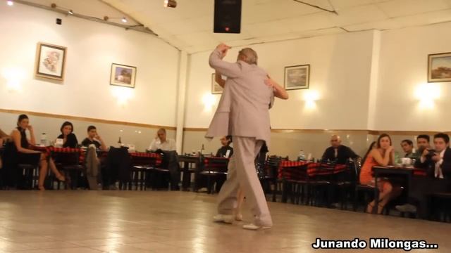 OSCAR CASAS Y ANA MIGUEL en La Baldosa (Tango) смотреть онлайн