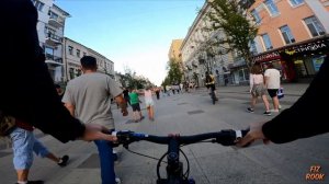 Катаем по городу. Не пустили с велосипедами на праздник. Саратов.
