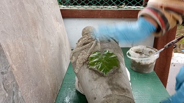 Декоративный Кувшин из Цемента с Виноградными Листьями смотреть онлайн