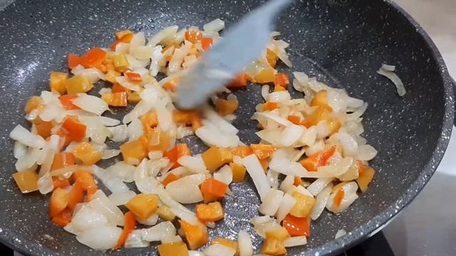 ОЧЕНЬ ВКУСНЫЙ ЗАВТРАК I Омлет с овощами на сковороде смотреть онлайн