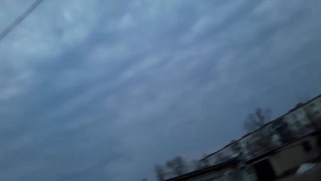 Бомбёжка вид из Рубежного...из нутри так сказать..на самом деле это далеко, но слышно20220224 06261 смотреть онлайн
