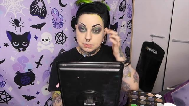 Makeup & Chill! Real Talk, Life and Shizz // Emily Boo смотреть онлайн