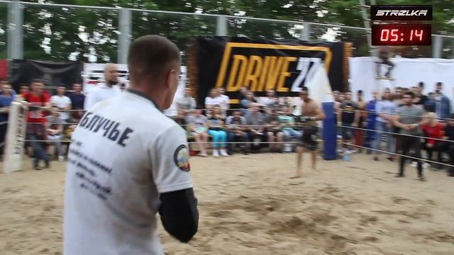 ПРОФИК ММА против РАБОЧЕГО !!! Крутой Бой !!!! смотреть онлайн