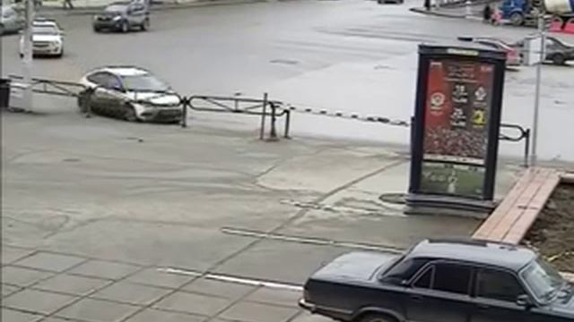 12.04.2015 Авария, г. Пермь, Компрос-Луначарского, камера АйТек смотреть онлайн