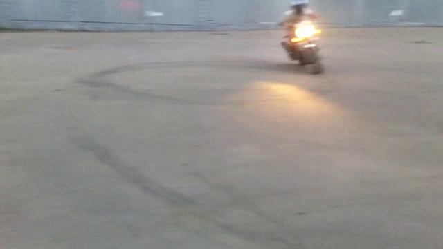 стант Honda СB 400 Tuning смотреть онлайн