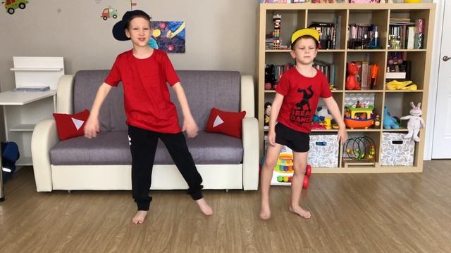 Уроки БРЕЙК ДАНСА для ДЕТЕЙ. Веня и Сеня обучают БРЕЙК ДАНСУ с нуля! смотреть онлайн