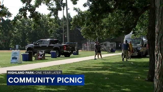 Highland Park residents gather for community picnic смотреть онлайн