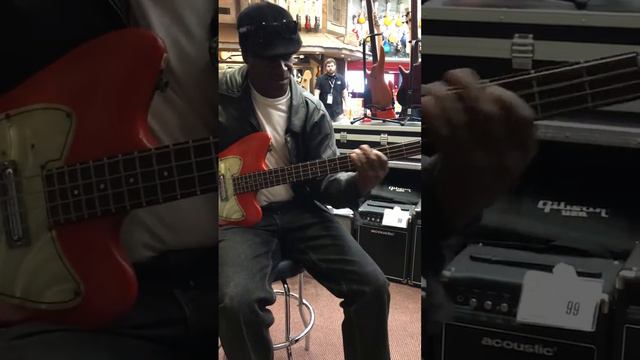 1965 coral deluxe "danelectro" 4 string bass WOW смотреть онлайн