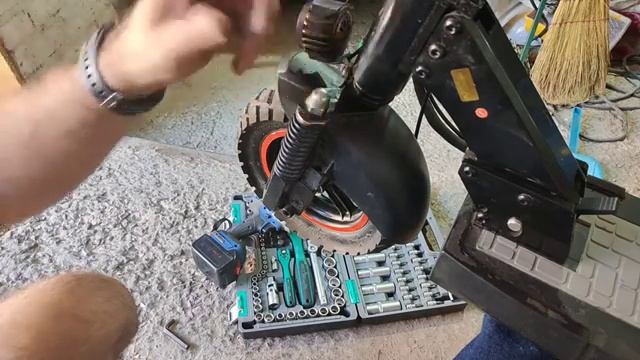 Куго м4 про передняя вилка со 160мм болтами. смотреть онлайн