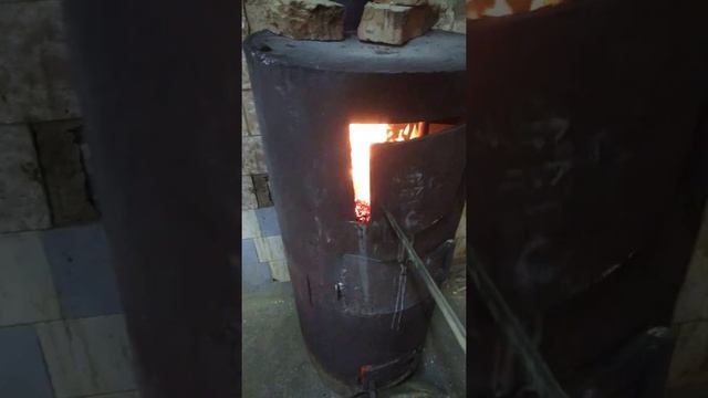 Как правильно топить буржуйку тырсой смотреть онлайн