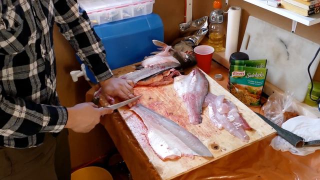 Lake Winnipeg Permi Shack Trophy Greenback Walleye (Ice Fishing) Catch - Clean - Cook смотреть онлайн