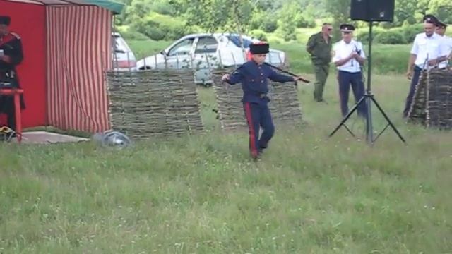 Танец с шашками (фланкировка) -юный воспитанник-казак смотреть онлайн