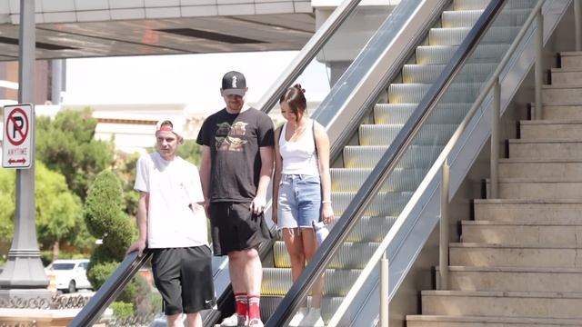 INVADING STRANGERS SPACE ON THE ESCALATOR!! смотреть онлайн