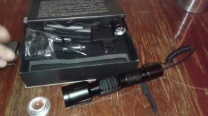 Зеленый подствольный фонарь для охоты