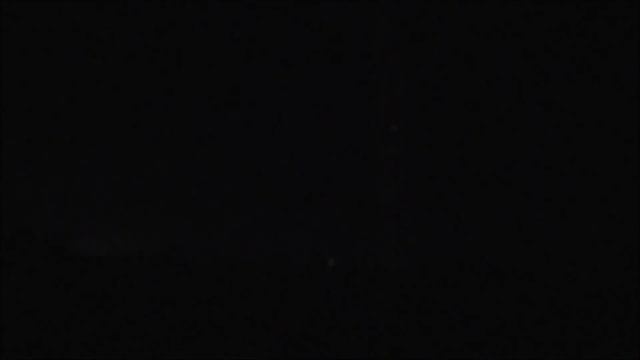 ШОК ! Летящий инопланетный корабль в ночном небе !!! Они следят за нашей планетой . смотреть онлайн