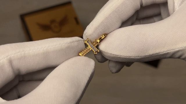 Православный крестик с Распятием и молитвой "Спаси и Сохрани" смотреть онлайн