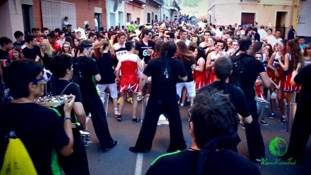 KUM KUM TRA Capoeira, Acrobacias y Fuego смотреть онлайн