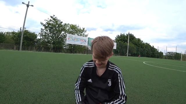 CHALLENGE: ИГРАЕМ В ФУТБОЛ НА ДЕНЬГИ ! смотреть онлайн
