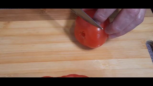 КУРИНЫЕ РУЛЕТИКИ с ПОМИДОРОМ и СЫРОМ. смотреть онлайн