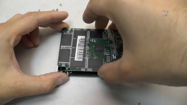 ССД диск внутри - твердотельный жёсткий диск SSD смотреть онлайн