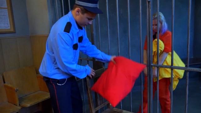 Escape The PRISON Challenge смотреть онлайн