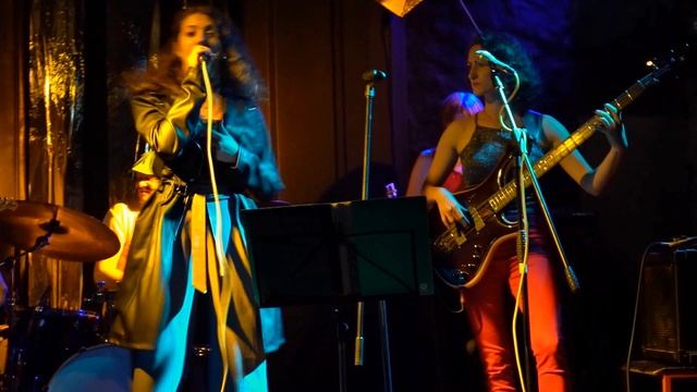 Smooth Kats | Live in Tallinn | Groovy girl band смотреть онлайн