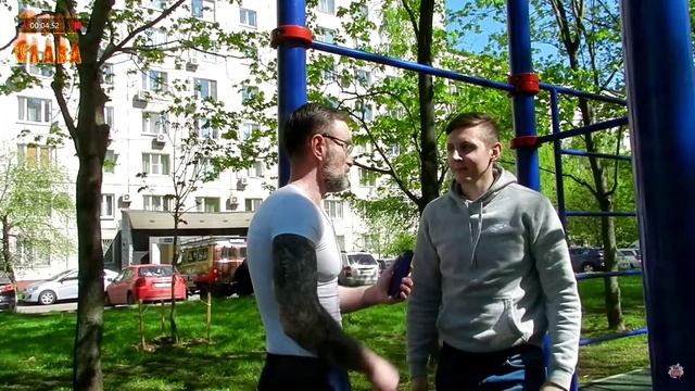 КАК ДЕЛАТЬ ВЫХОД НА ДВЕ НА ТУРНИКЕ . ХАСАН ХАЛИЕВ И ДЯДЯ СЛАВА.mp4 смотреть онлайн