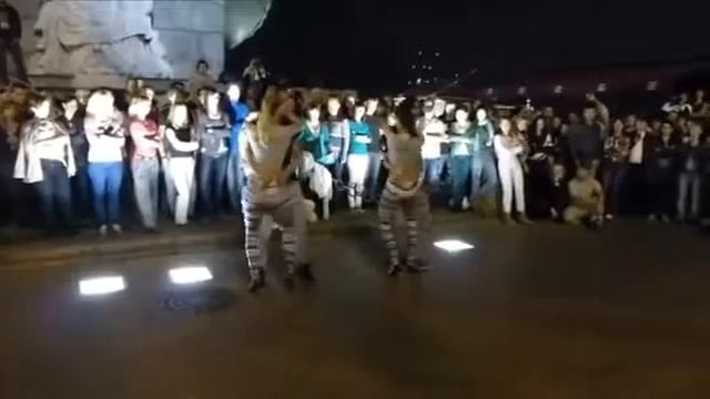 Это не танец, а гипноз для мужских глаз! Kizomba Dance 100 раз пересмотрел' смотреть онлайн