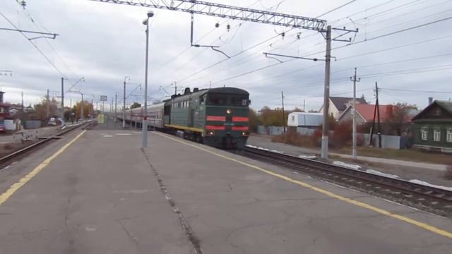 тепловоз 2ТЭ10УТ-0025 с пассажирским поездом "Москва-Оренбург" смотреть онлайн