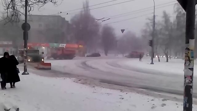 Одесса, уборка снега на Малине смотреть онлайн