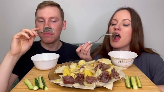 МУКБАНГ БЕШБАРМАК MUKBANG BESHBARMAK ответы на вопросы смотреть онлайн