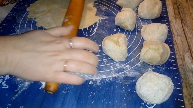 Крымские ЧЕБУРЕКИ хрустящие сочные. По рецепту крымских татар. Быстро и вкусно.#чебуреки #крымские смотреть онлайн