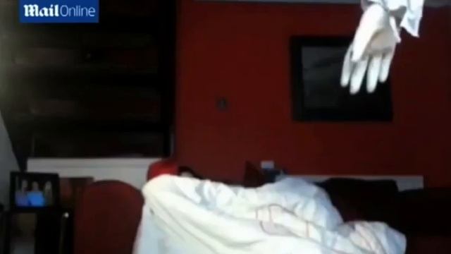 Муж разыграл жену в стиле фильма ужасов 