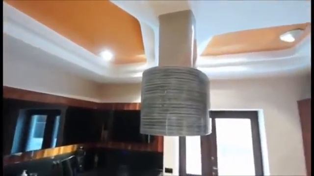 Оранжевый и Белый цвет в Дизайнерском Многоуровневом натяжном потолке на Кухне в коттедже смотреть онлайн
