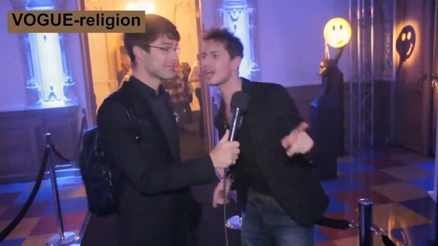 VOGUE-religion на выставке Филипа Трейси "Шляпы XXI века" смотреть онлайн