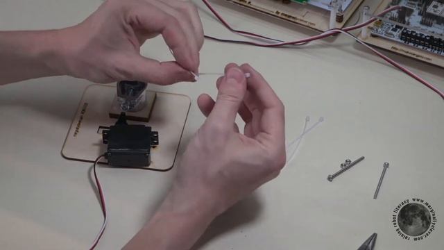 Makelangelo Drawing Robot - Pen Holder Tutorial смотреть онлайн