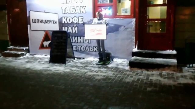 Робот промоутер, ночью заметен ещё лучше! После рабочего дня энергичность на прежнем уровне! смотреть онлайн