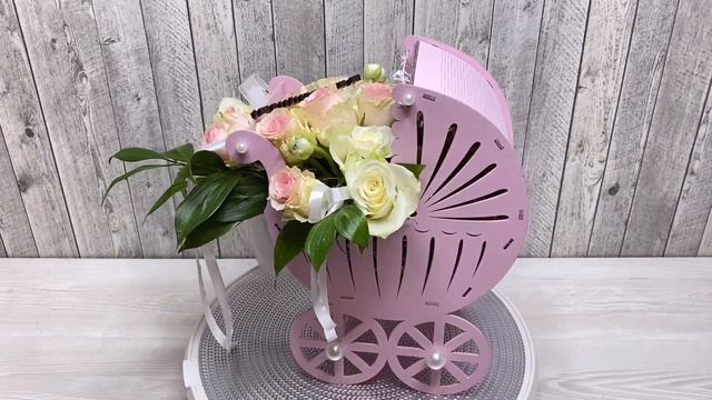 Композиция из живых цветов в коляске смотреть онлайн