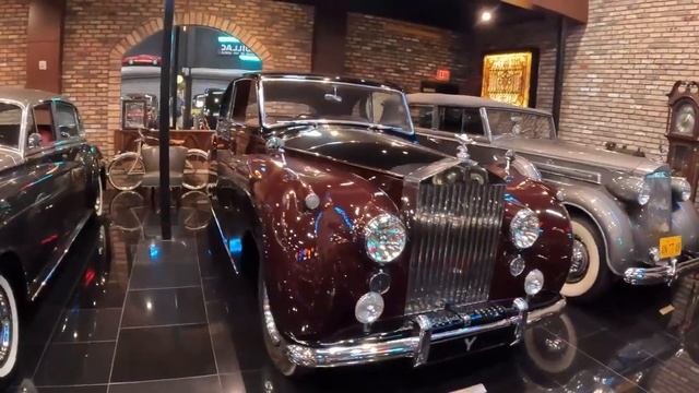 Touring a private classic car collection in Palm Beach - Rolls, Bentley, Cadillac and more! смотреть онлайн