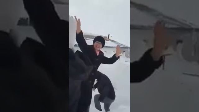 Дом под снегом /очень много снега смотреть онлайн