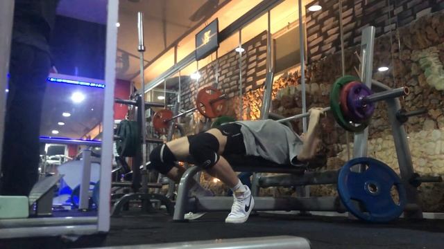 Жим штанги лежа с паузой (1 сек.) на груди 5*6 – 55 смотреть онлайн