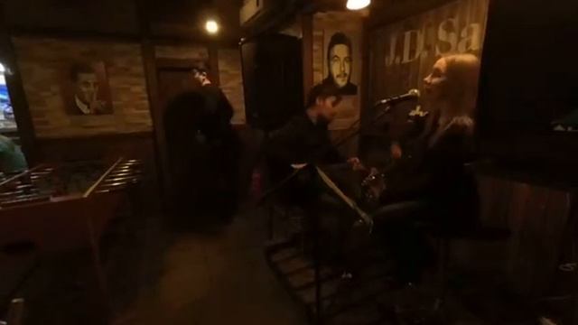 Дуэт "Между Струн" в баре J.D.Salinger. Тюмень 18.03.2017 смотреть онлайн