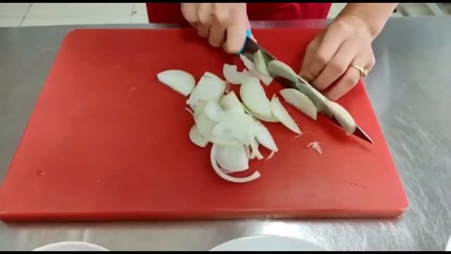 Ұсақ кесекті ет жартылай өнімдерінен ыстық тағамдар дайындау технологиясы