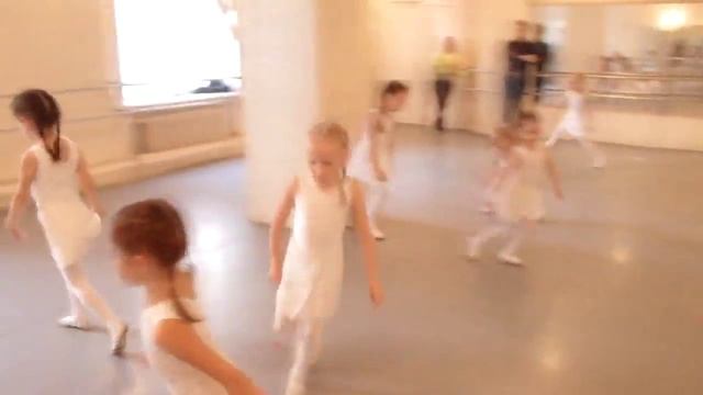 Тизер отчетного концерта коллектива эстрадного танца Конфетти смотреть онлайн