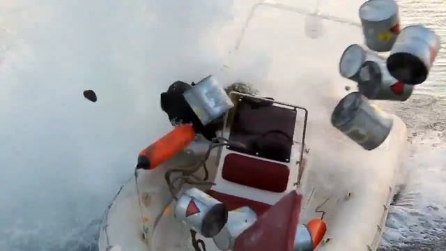 Неудачный трюк. Бросили гранату с лодки. смотреть онлайн