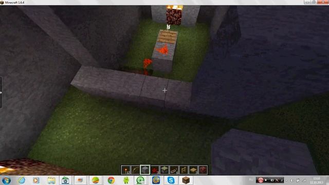 Потайная дверь с помощью лука, кнопки, редстоун факела смотреть онлайн