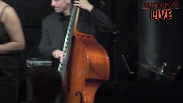 Rachel O'Reilly sings "My Baby Just Cares For Me" live at the Vortex смотреть онлайн
