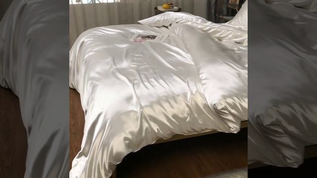 комплект постельного белья. смотреть онлайн