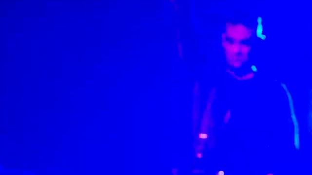 She's The One - Robbie Williams Glasgow Barrowlands 12/09/11 смотреть онлайн