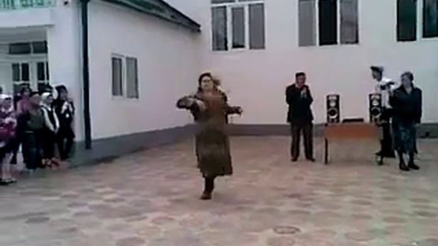 Женщина танцует лезгинку круто смотреть онлайн